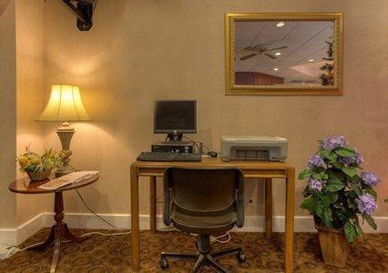 Econo Lodge Inn & Suites Lumberton Obchodní fotografie
